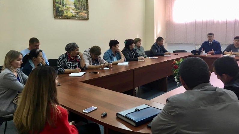 Район эш бирүчеләре катнашында закон таләпләрен бозуларны кисәтү максатыннан cеминар узды